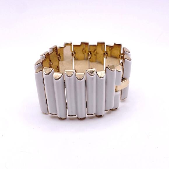 Crown Trifari White Resin Bar Panel Bracelet - Picture 4 of 8